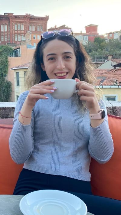 Yaren Ş. - İstanbul influencer