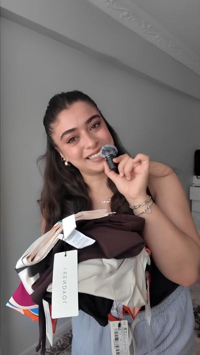 Berfin Ö. - İstanbul influencer