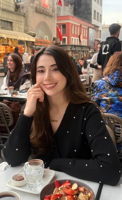 Sabra Y. - İstanbul influencer