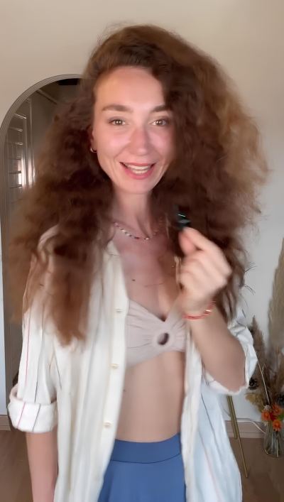 Büşra Ü. - İstanbul influencer