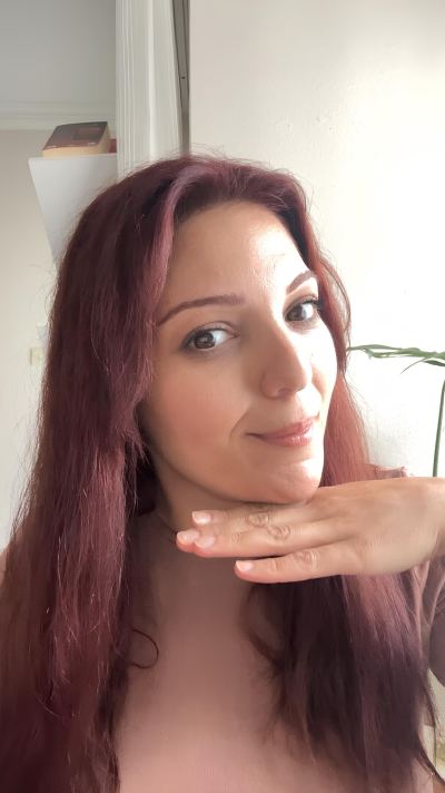 Neşe T. - İzmir influencer